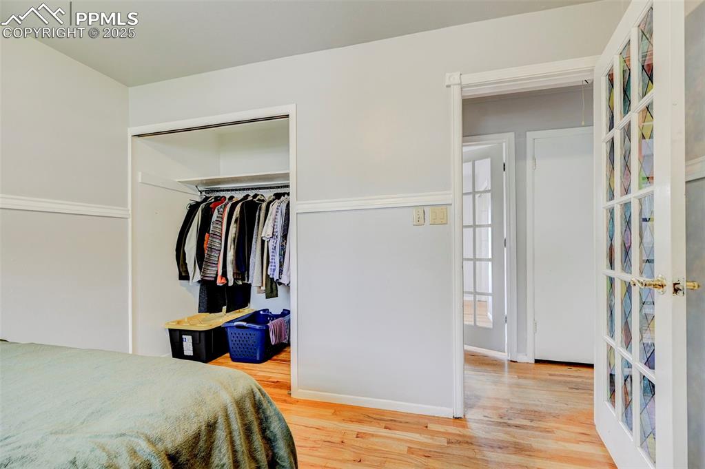 Image 16 of 30: Bedroom