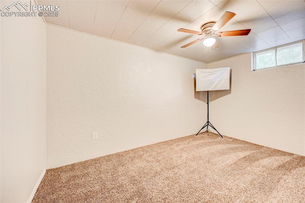 Image 20 of 30: Basement bedroom