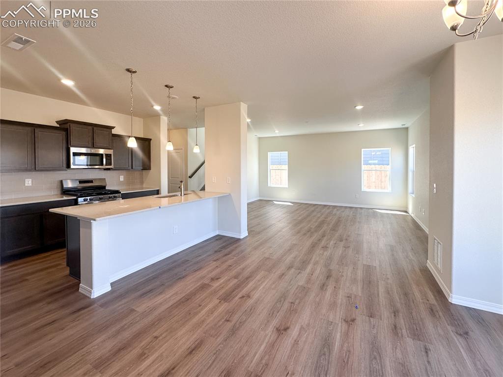 Image 12 of 46: Dining Area