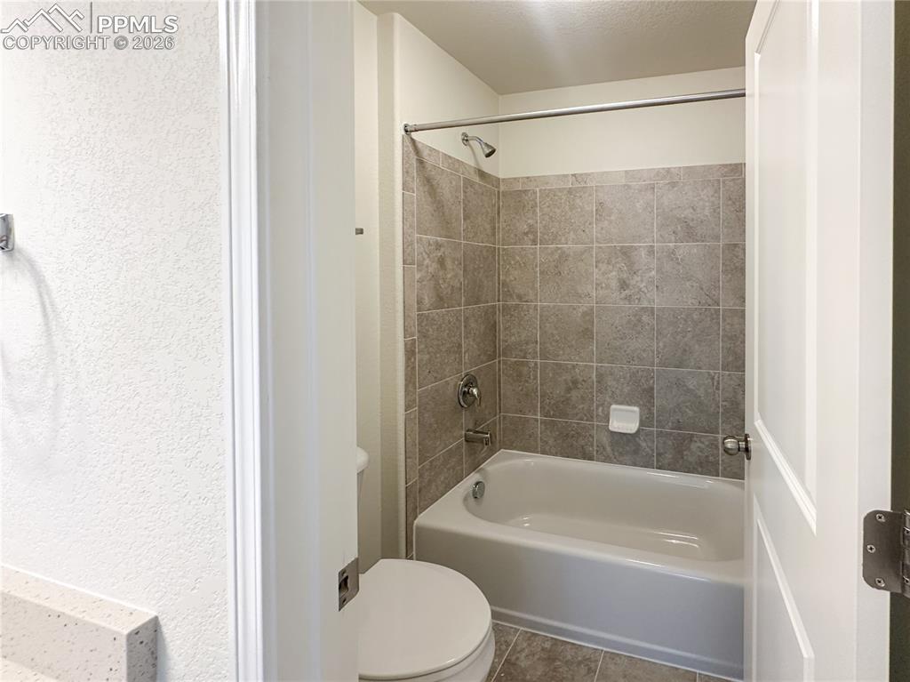 Image 35 of 46: Secondary bathroom 