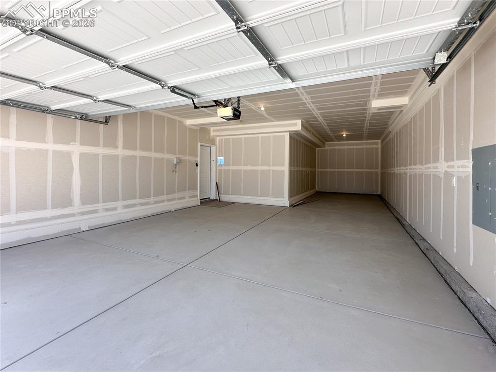Image 45 of 46: Garage