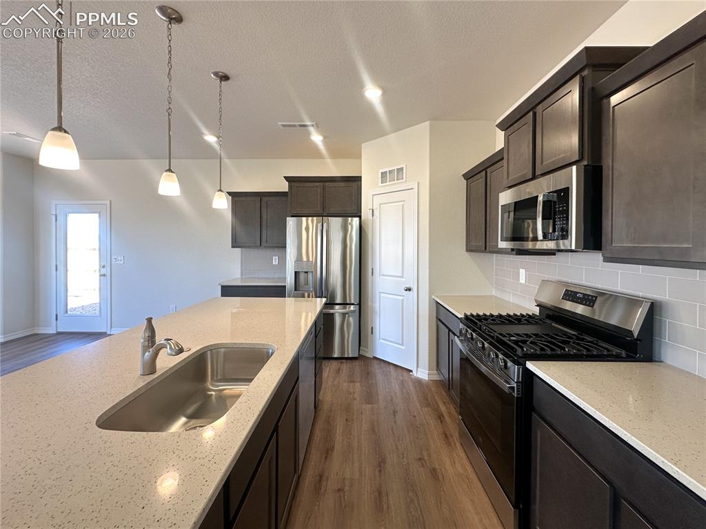 Image 5 of 46: Kitchen
