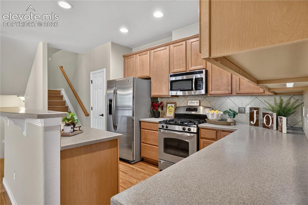 Image 20 of 43: Gas stove, stainless appliances and breakfast bar