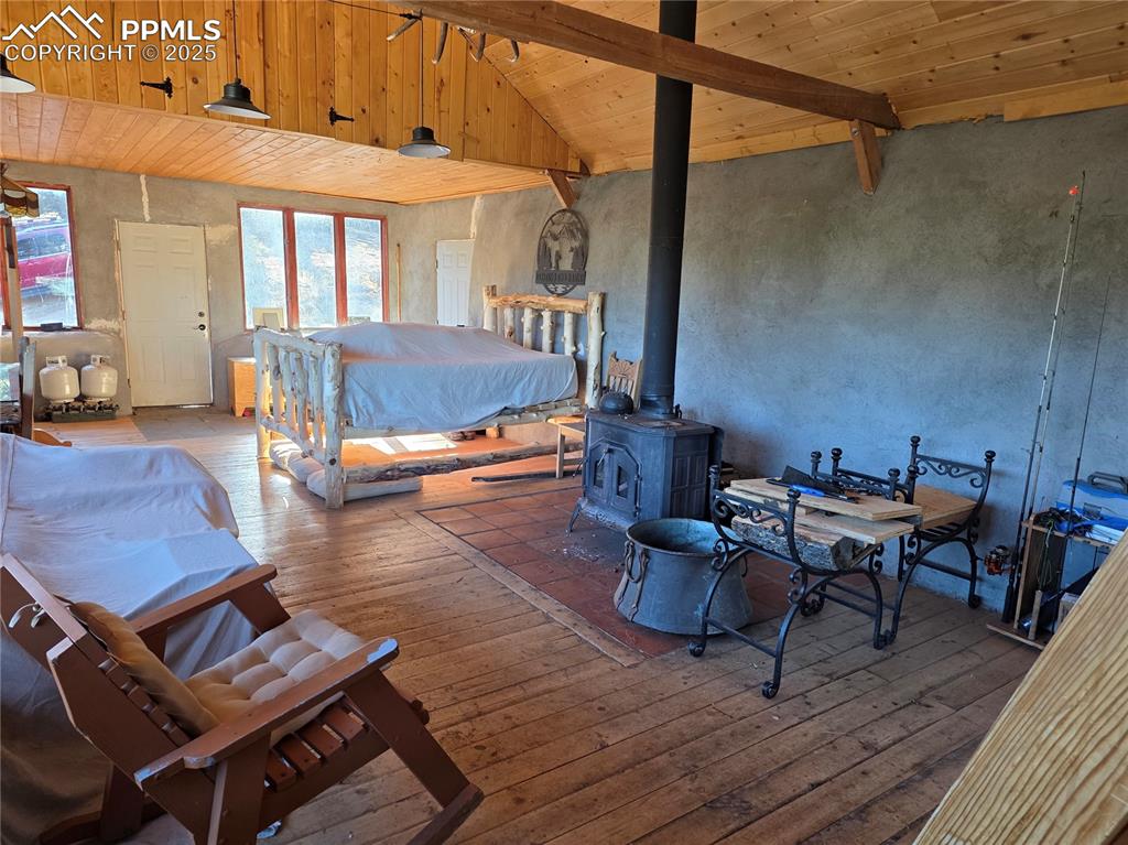 Image 14 of 24: Bedroom