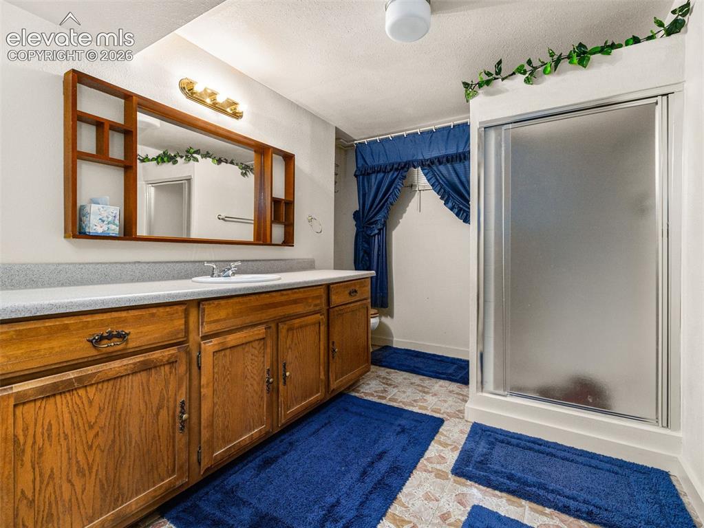 Image 20 of 29: Bathroom
