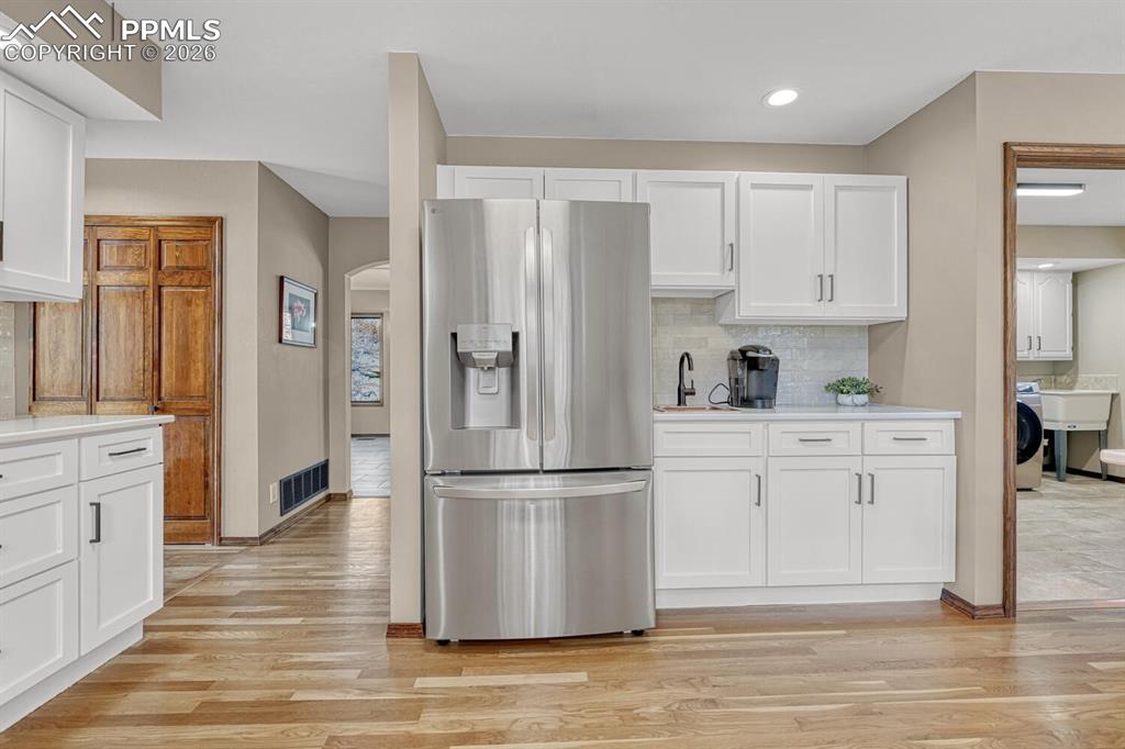 Image 26 of 48: Kitchen