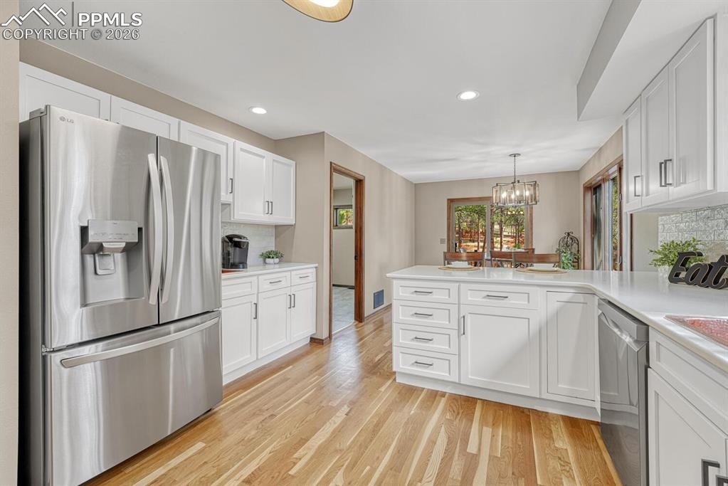 Image 27 of 48: Kitchen