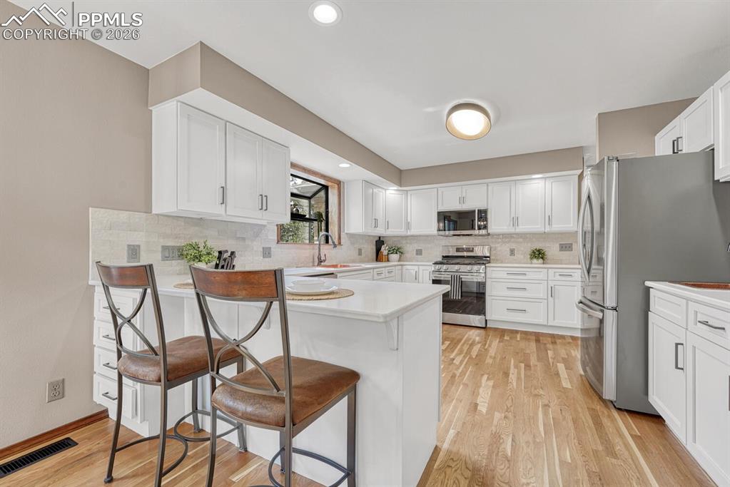 Image 28 of 48: Kitchen