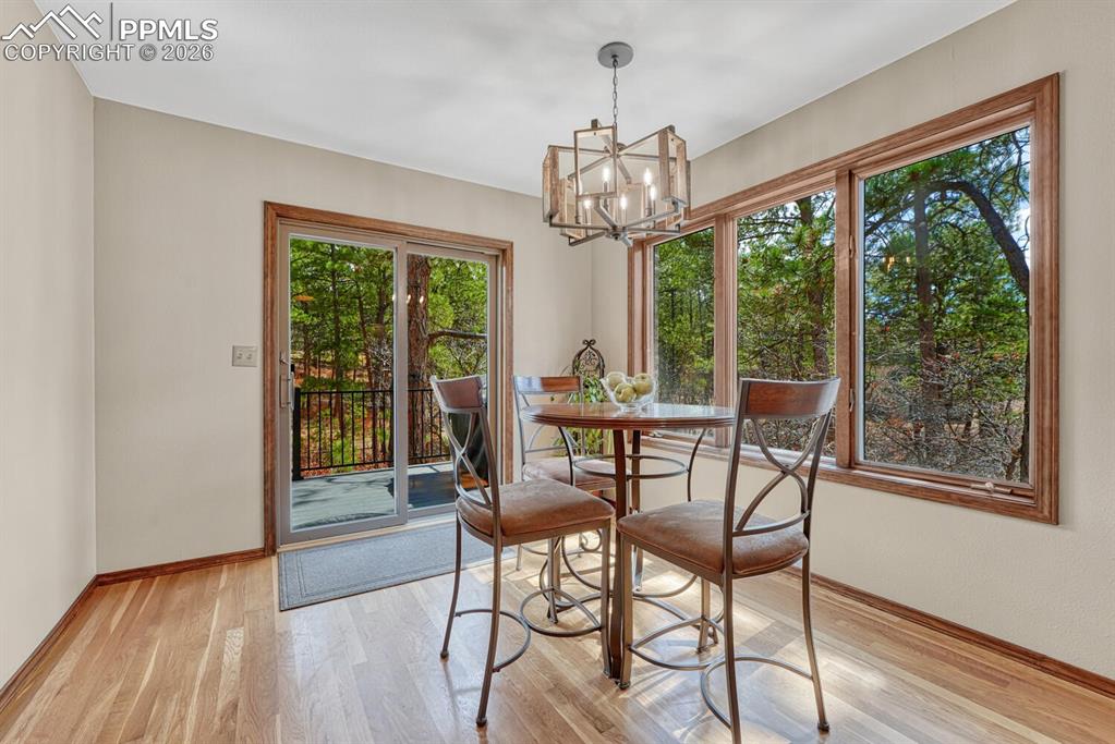 Image 29 of 48: Dining Area