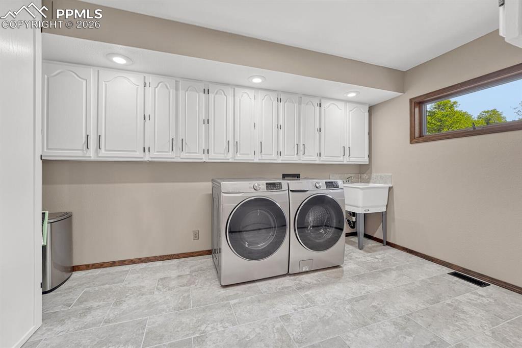 Image 30 of 48: Laundry