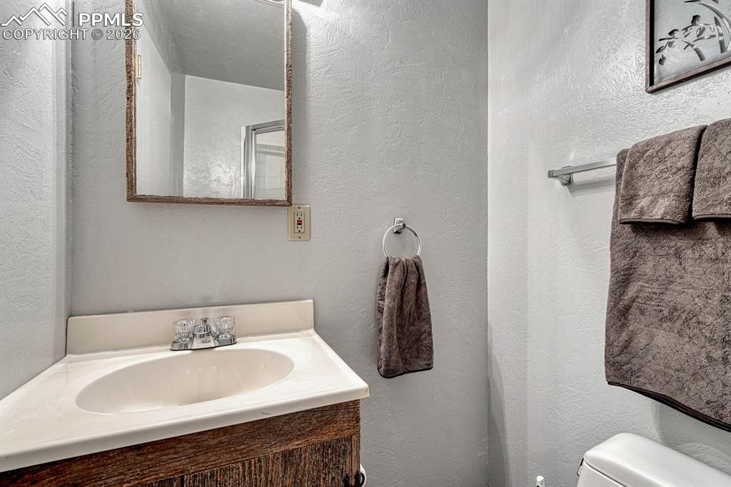 Image 45 of 48: Bathroom