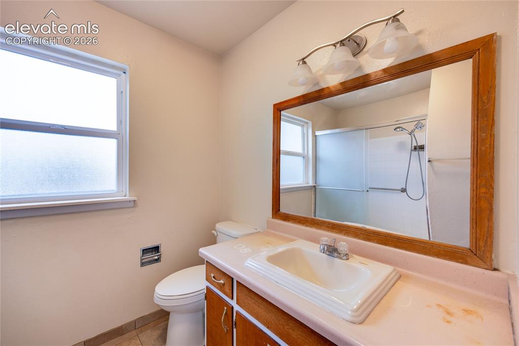Image 10 of 17: Bathroom