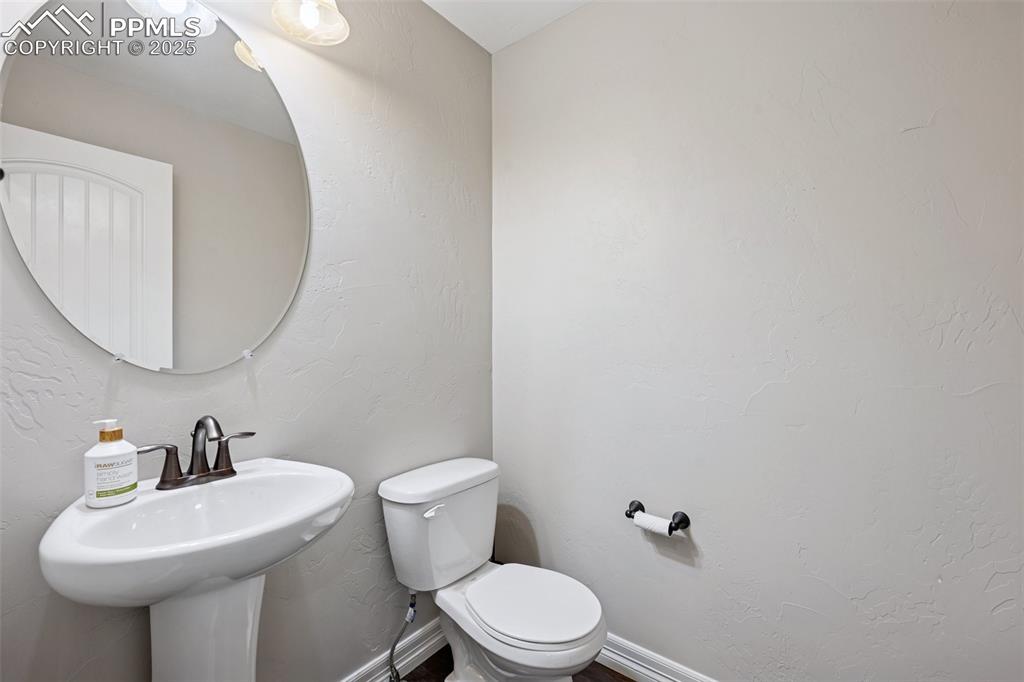 Image 19 of 39: Bathroom