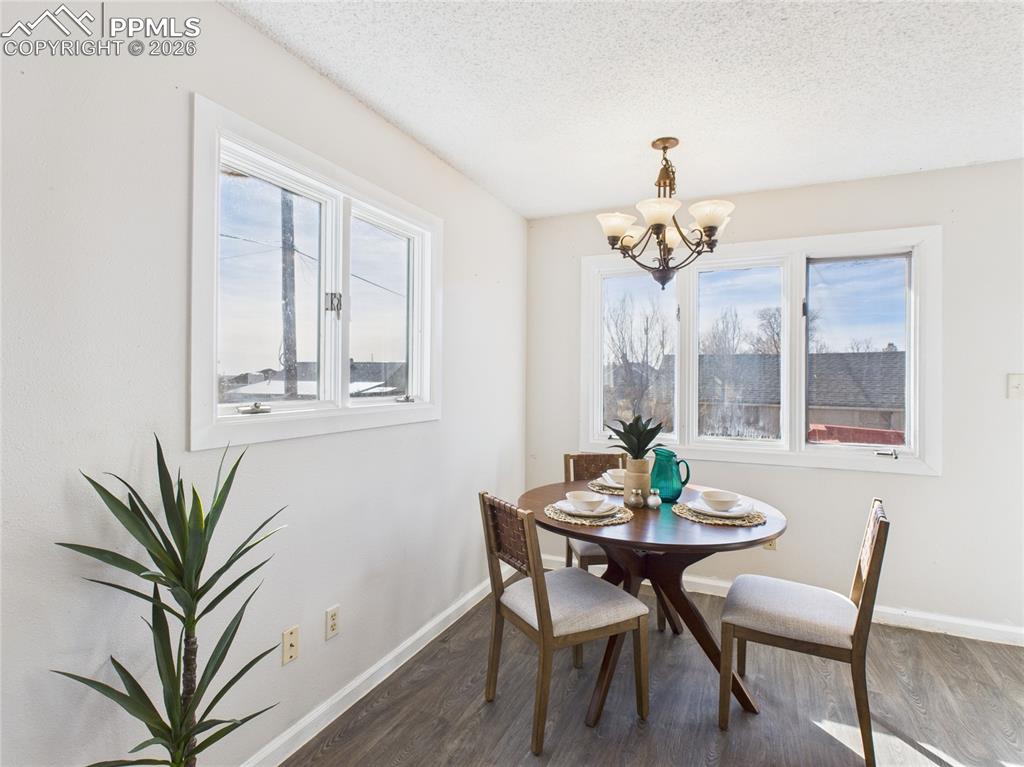 Image 10 of 21: Dining Area