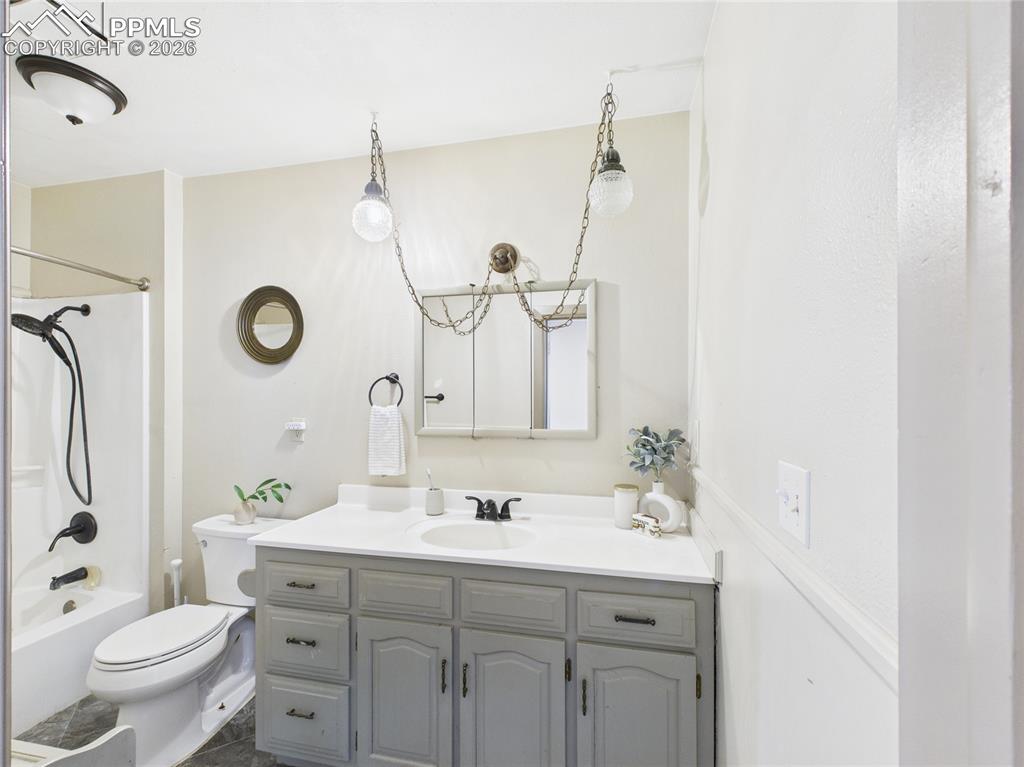 Image 12 of 21: Bathroom