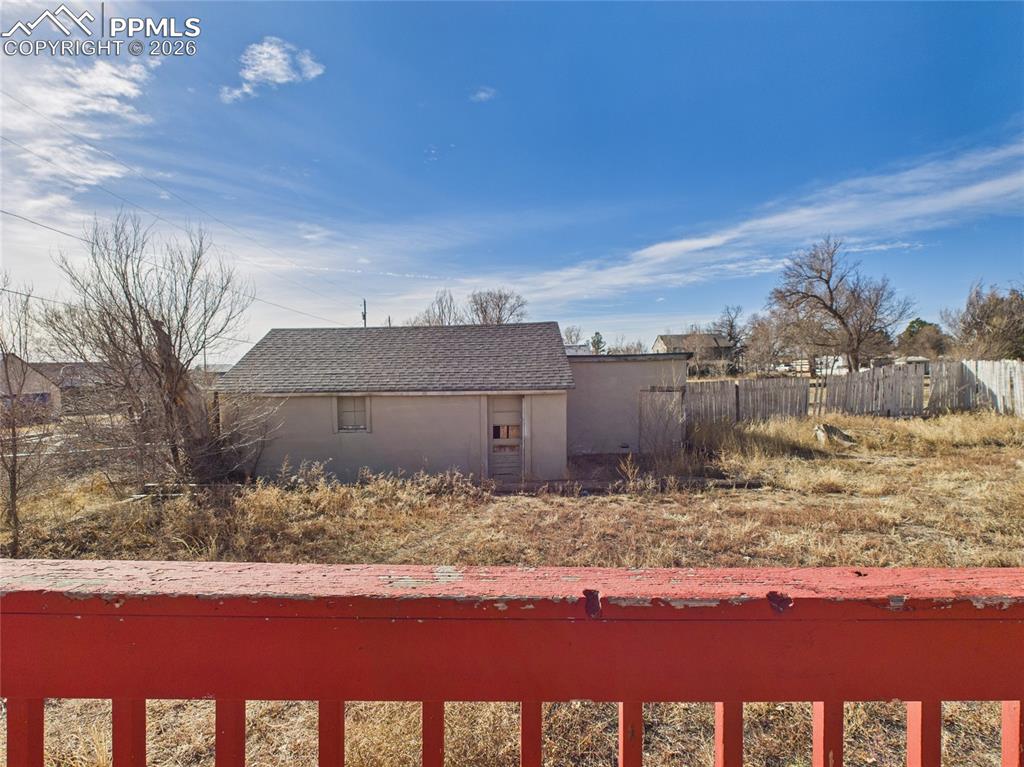 Image 19 of 21: Yard