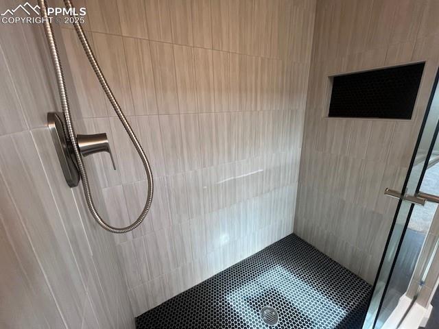 Image 21 of 24: Master Bathroom