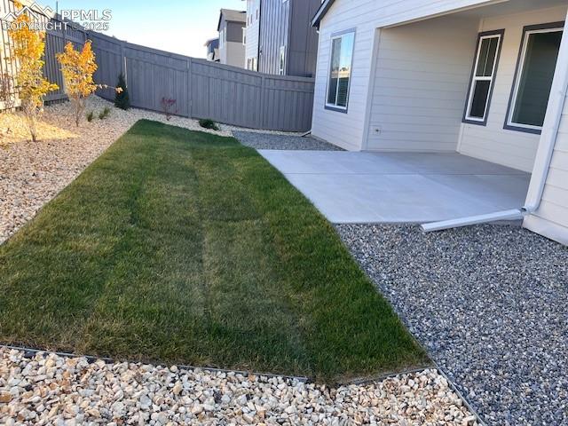 Image 23 of 24: Yard