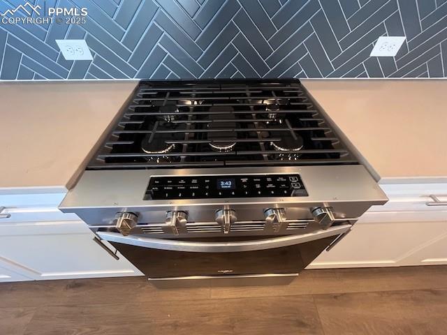 Image 6 of 24: Kitchen