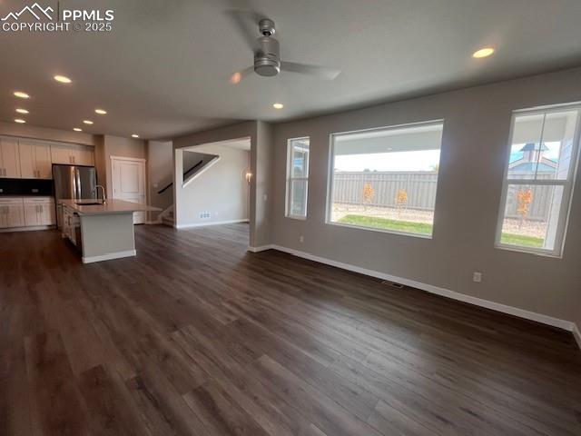 Image 7 of 24: Living Room