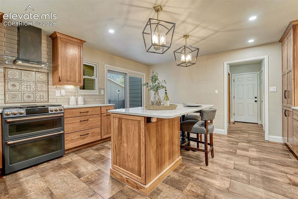 Image 16 of 50: Kitchen