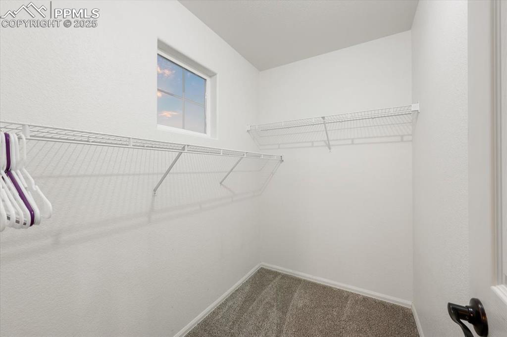 Image 25 of 42: Closet