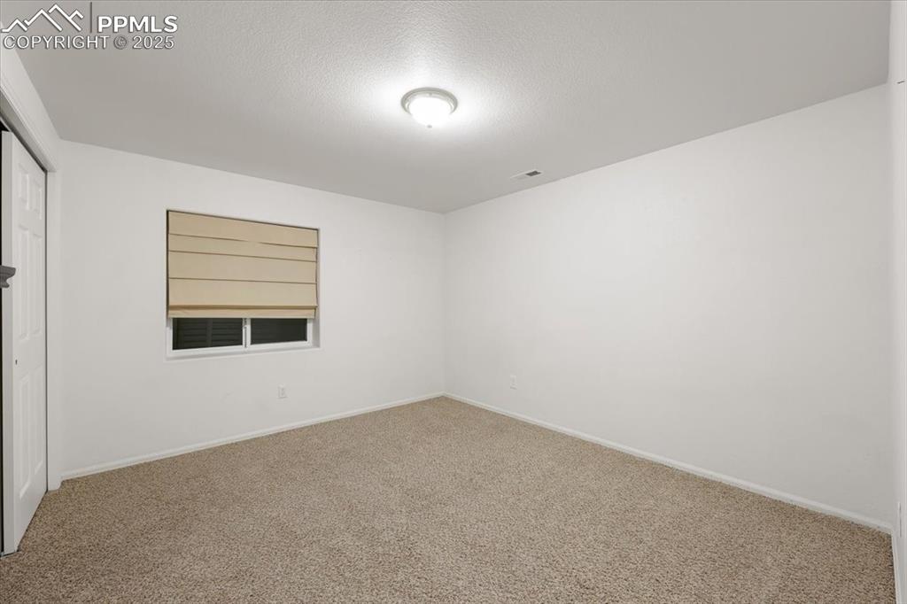 Image 35 of 42: Bedroom