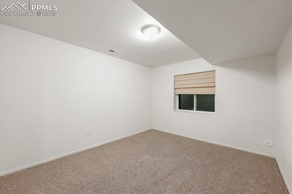 Image 37 of 42: Bedroom