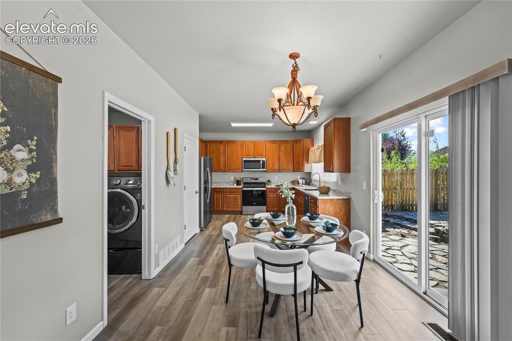 Image 10 of 34: Dining Area