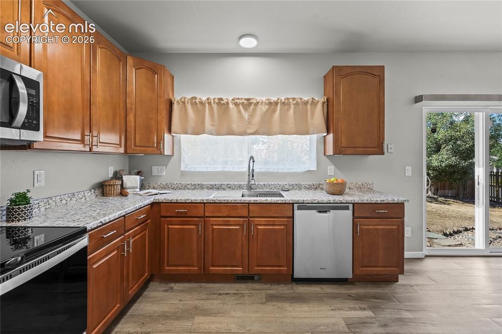 Image 15 of 34: Kitchen