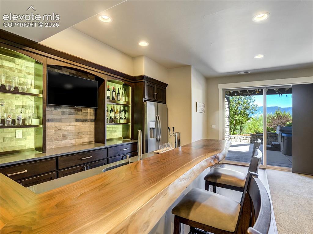 Image 7 of 48: Kitchen