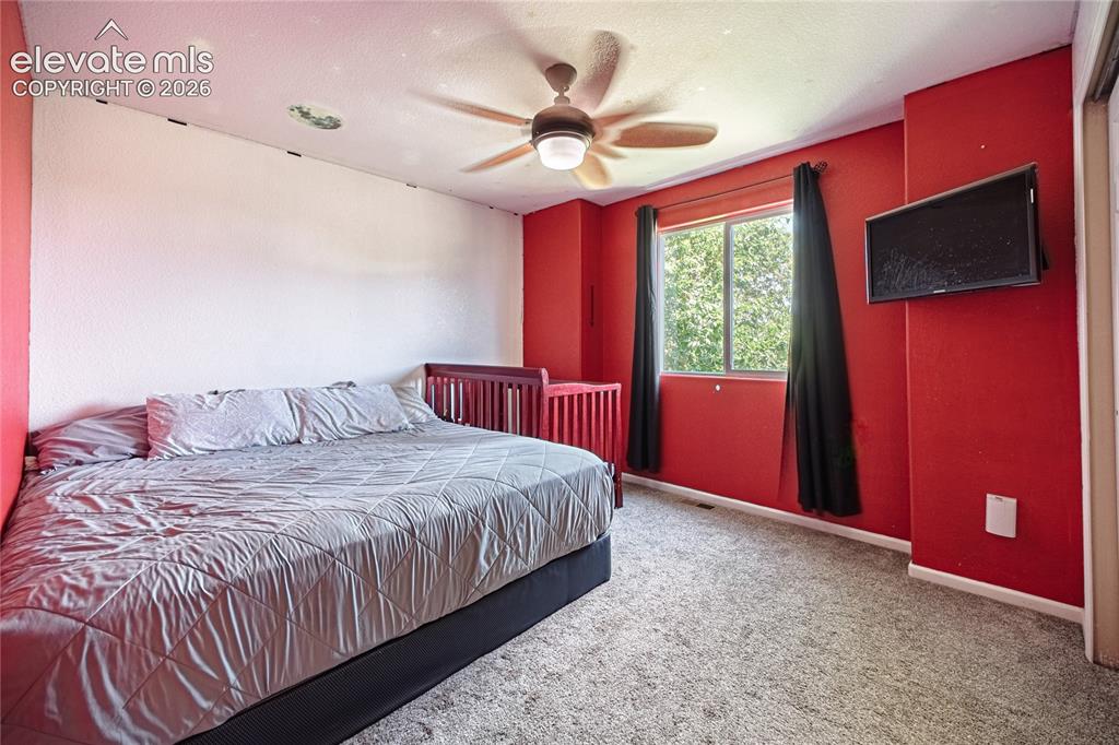 Image 17 of 28: Bedroom