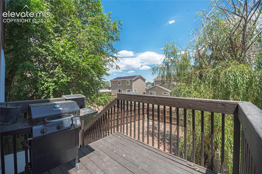 Image 19 of 28: Deck