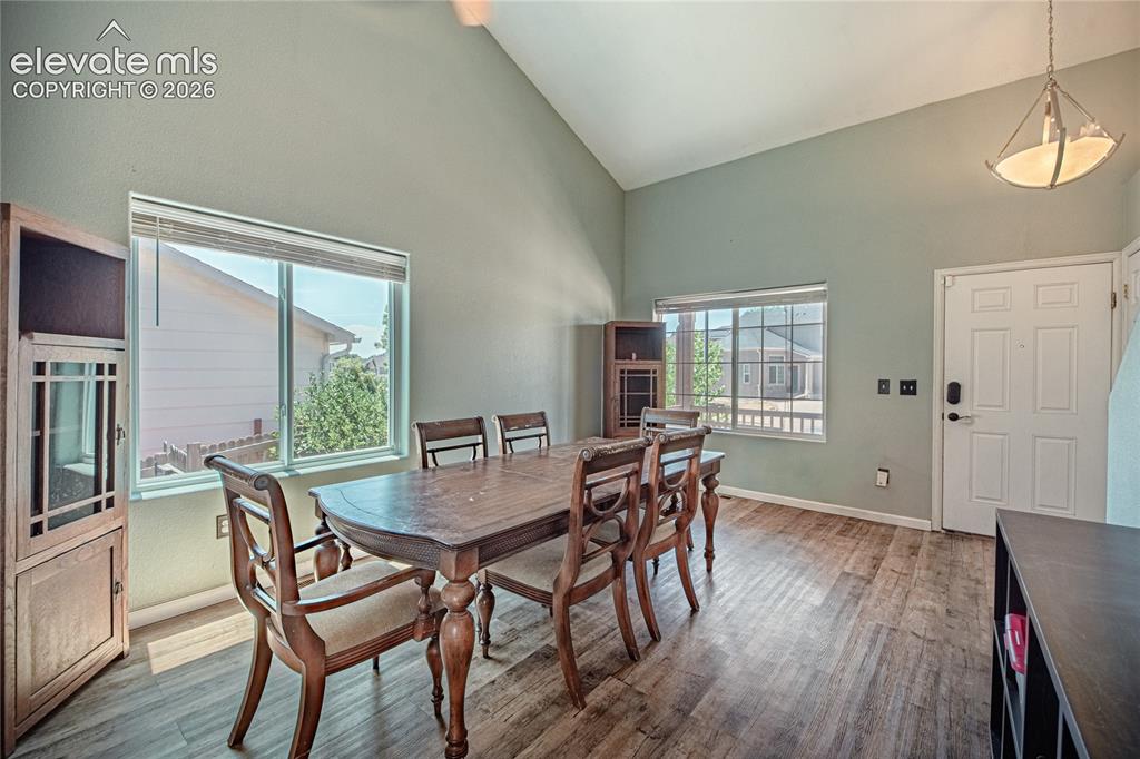 Image 6 of 28: Dining Area