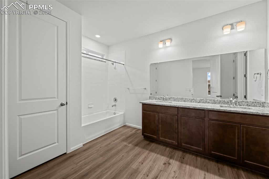 Image 9 of 28: Bathroom