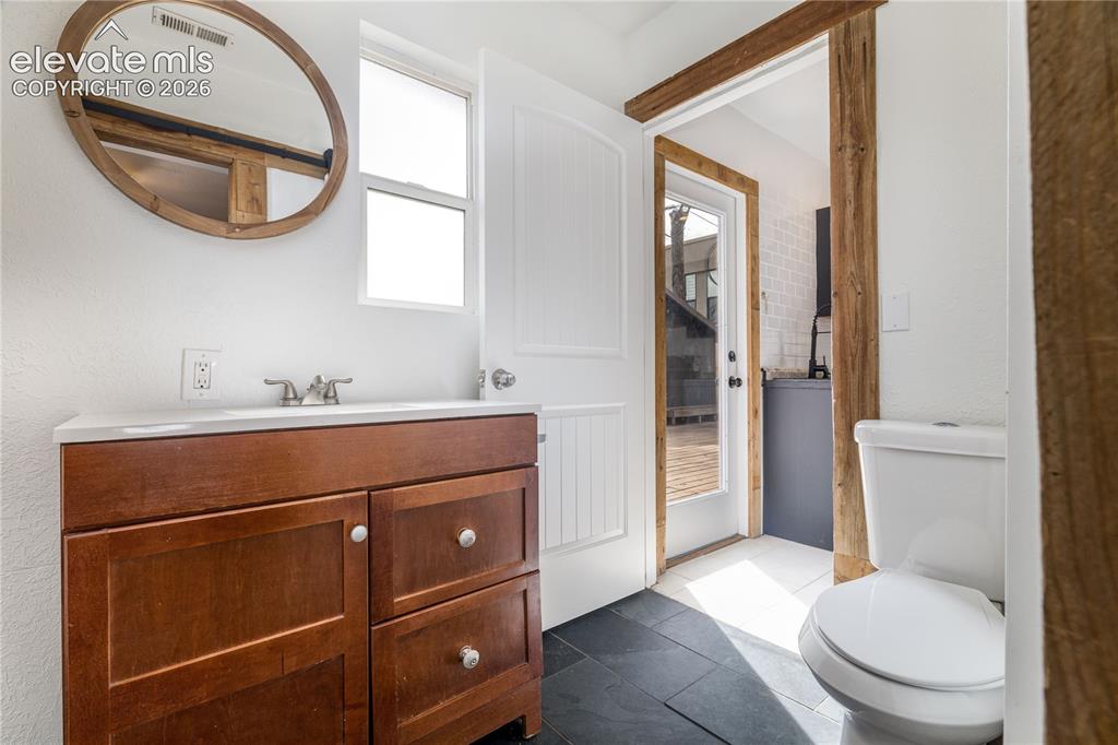 Image 15 of 42: Bathroom