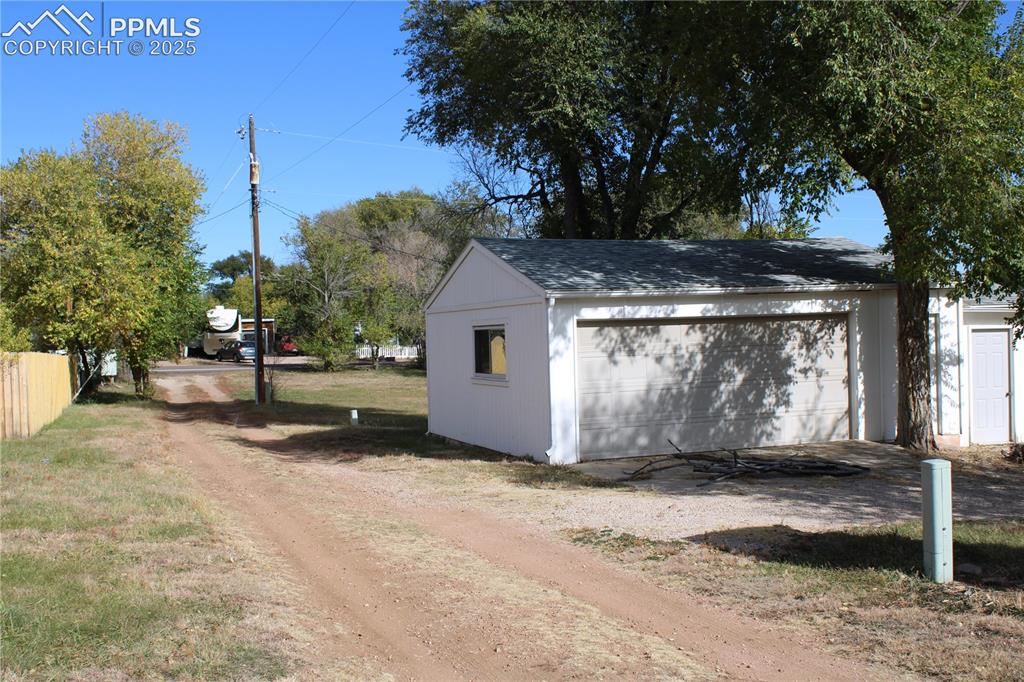 Image 19 of 20: View of garage