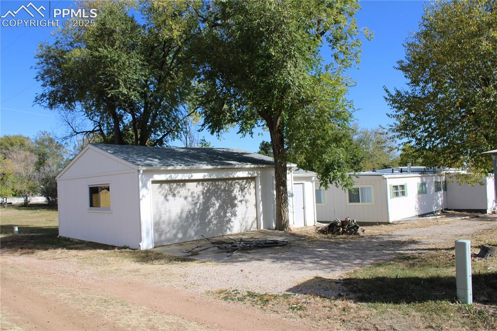 Image 3 of 20: Garage with alley access