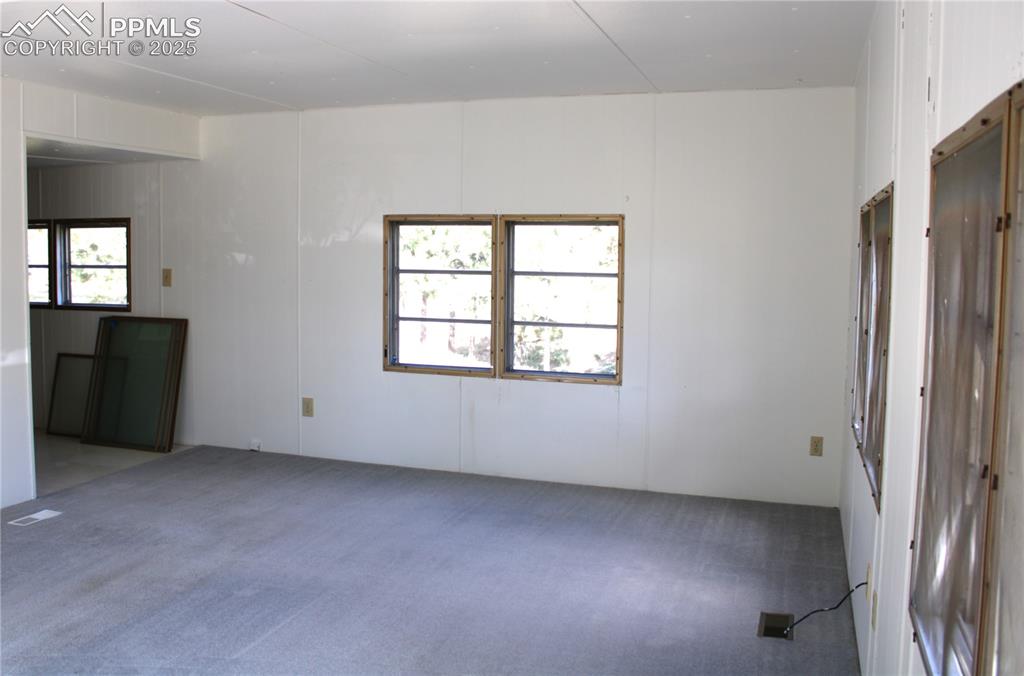 Image 5 of 20: Living room with carpet flooring