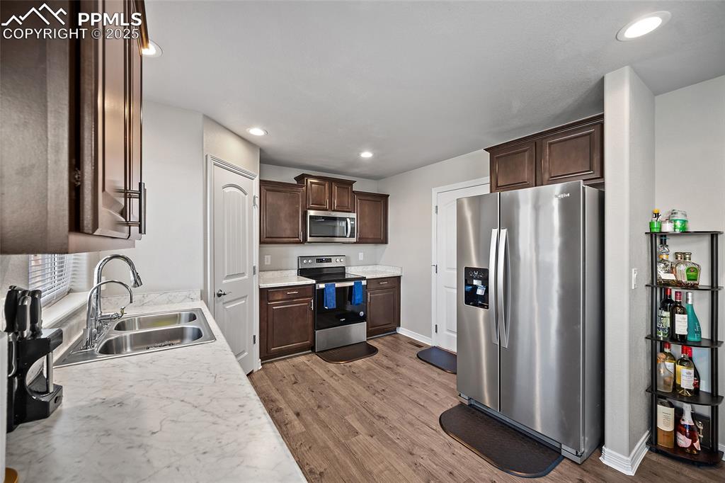 Image 11 of 36: Kitchen