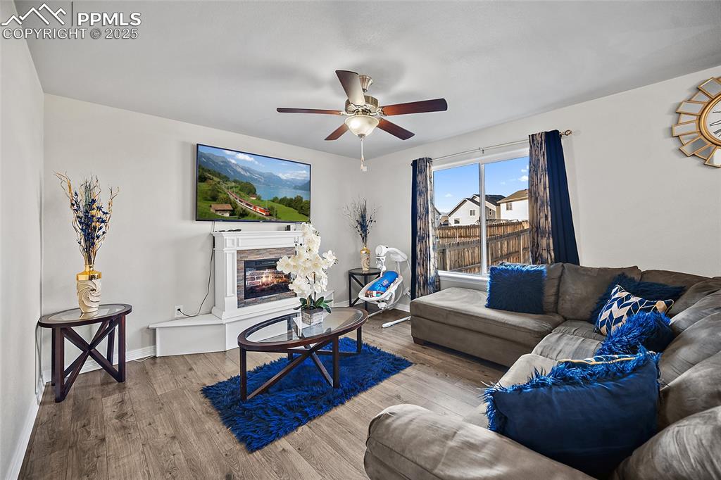 Image 13 of 36: Living Room