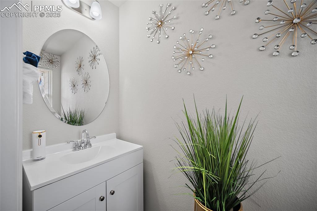 Image 15 of 36: Bathroom