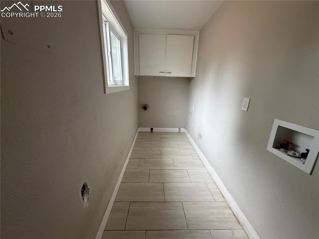 Image 5 of 19: Living Room