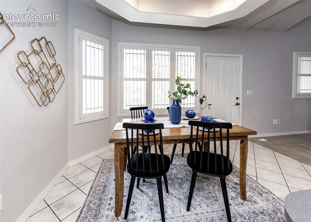 Image 17 of 50: Dining Area
