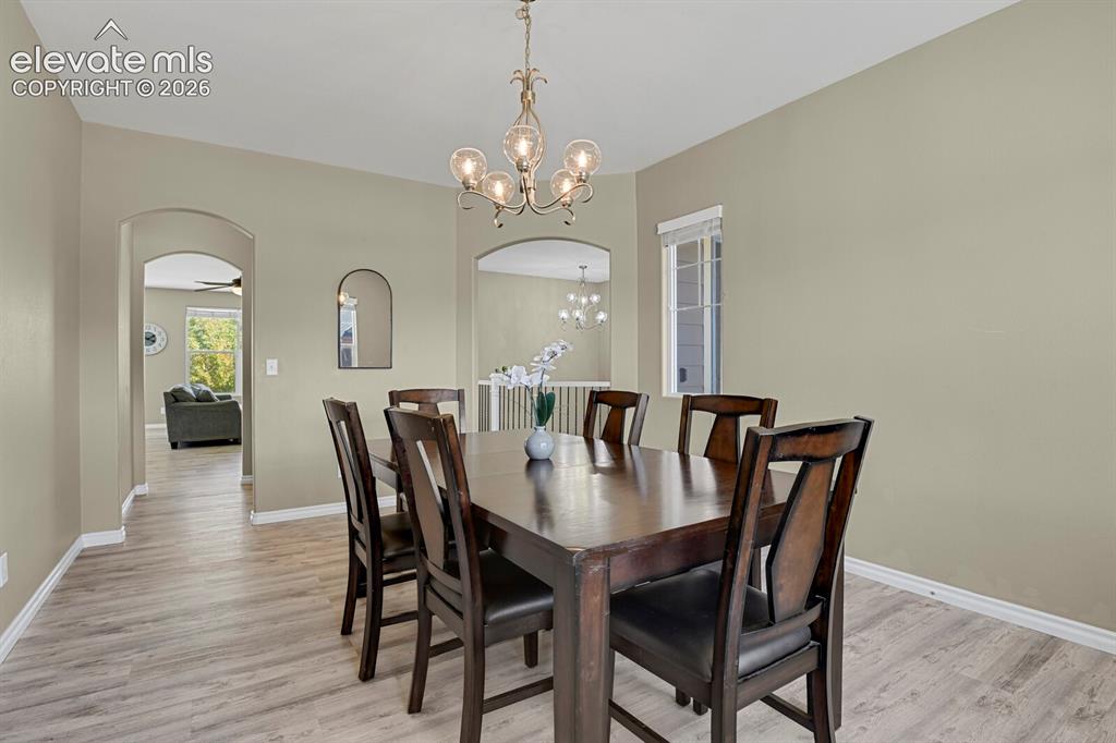 Image 15 of 50: Dining Area