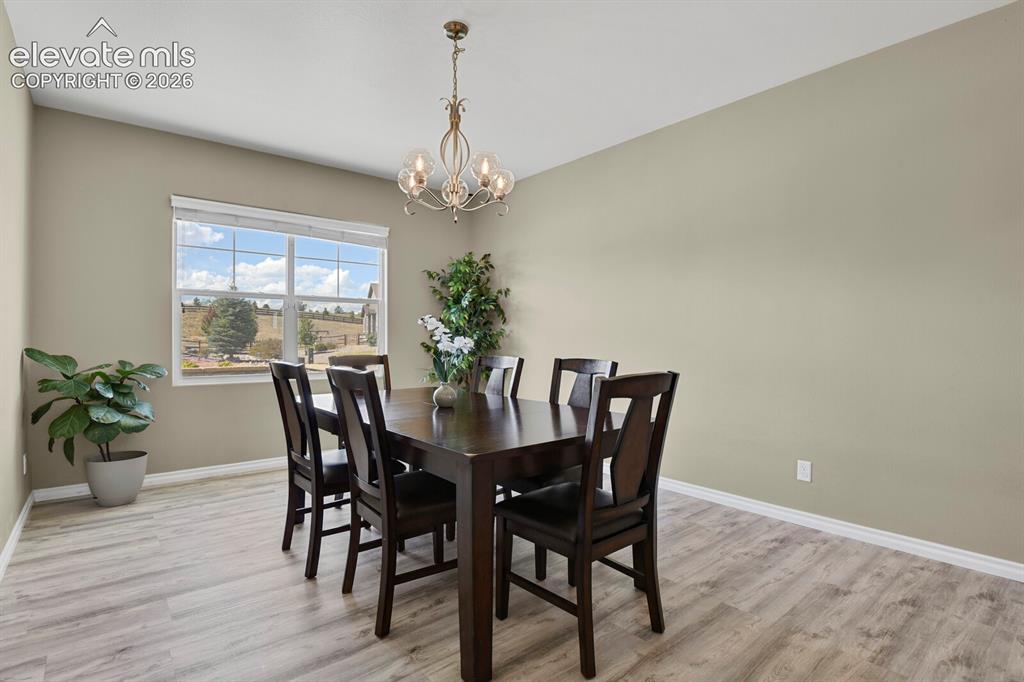 Image 16 of 50: Dining Area