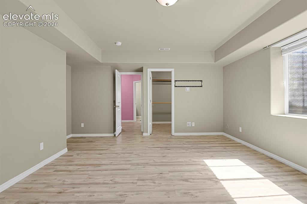 Image 38 of 50: Bedroom