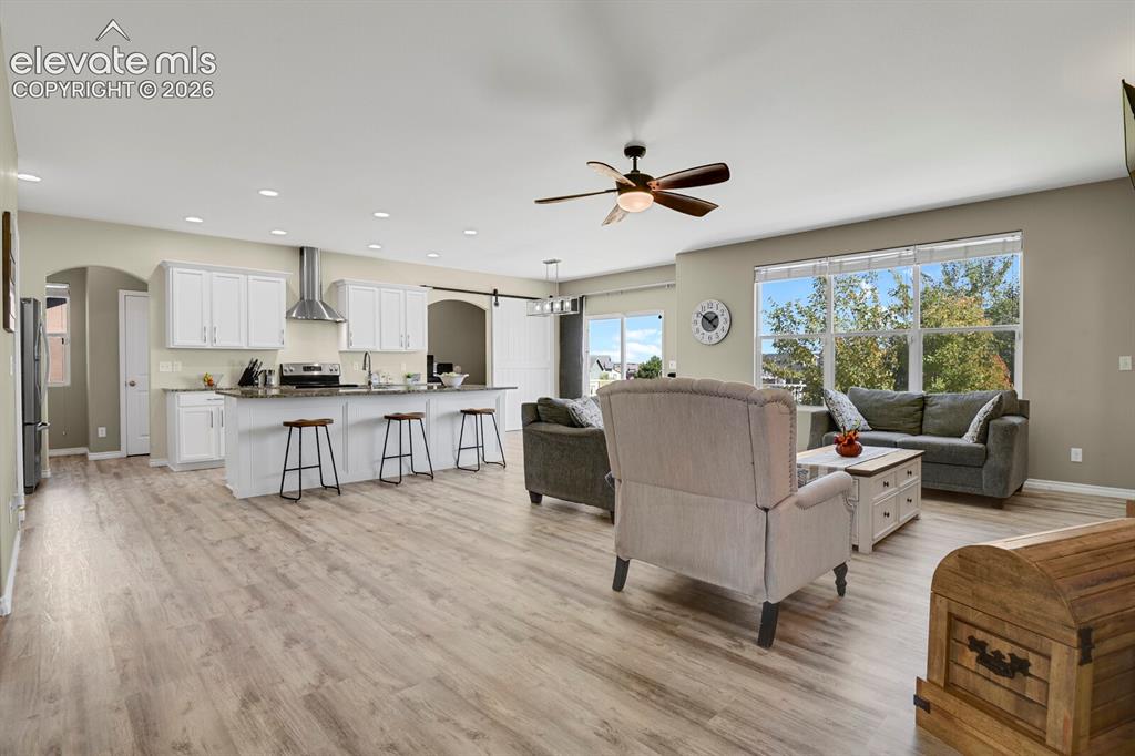 Image 8 of 50: Living Room
