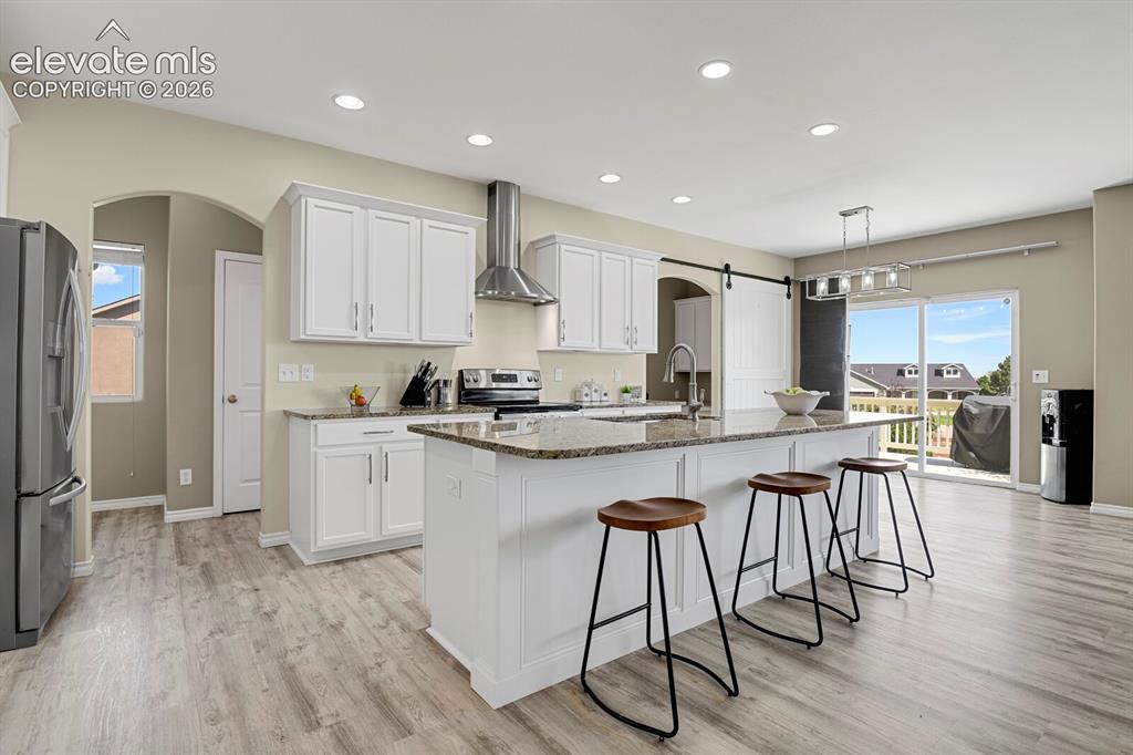 Image 9 of 50: Kitchen