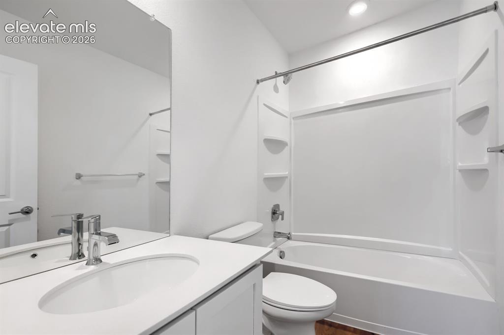 Image 11 of 12: Bathroom